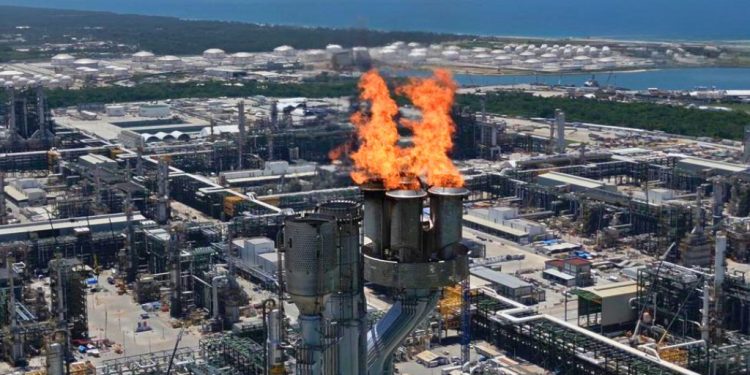 Pemex descarta riesgo en Dos Bocas tras reporte de presunta fuga