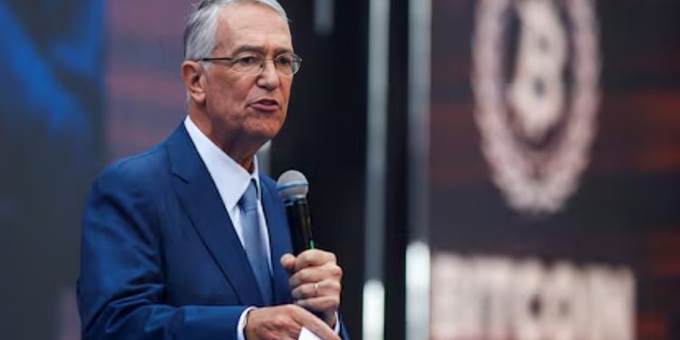 Salinas Pliego cuestiona registro de celulares con CURP y sugiere usar líneas extranjeras