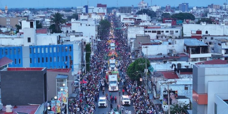 Más de un millón de personas asisten al desfile de carros alegóricos 2026 en Tabasco
