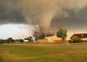 Tornado causa daños en Oklahoma; al menos 40 viviendas afectadas en Enid
