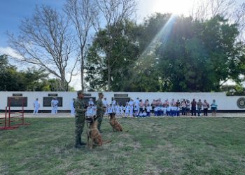 Armada de México acerca su labor a estudiantes en Champotón