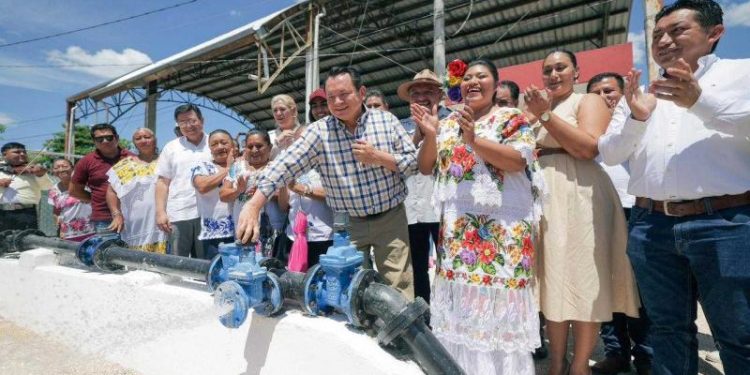 Rehabilitan sistema de agua potable en Muxupip tras más de 30 años