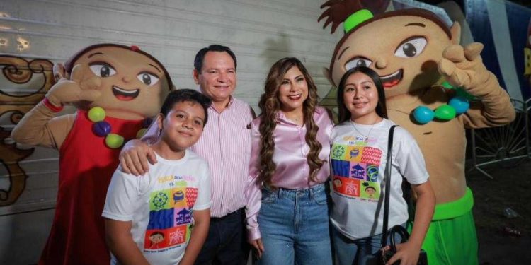 Familias disfrutan la Feria de la Niña y el Niño en Xmatkuil