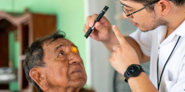 DIF Yucatán atiende salud visual de las personas mayores en todo el estado