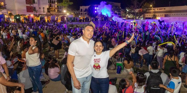 La Plaza 28 de Julio se llena de alegría y colorido con más de 9 mil asistentes en la celebración del Día de la Niña y el Niño en Playa del Carmen