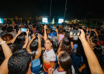Más de 20 mil espectadores disfrutaron del concierto gratuito de Morat sobre la laguna Nichupté por inauguración del puente