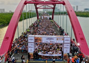 Miles de cancunenses celebran apertura del puente vehicular Nichupté con carrera conmemorativa