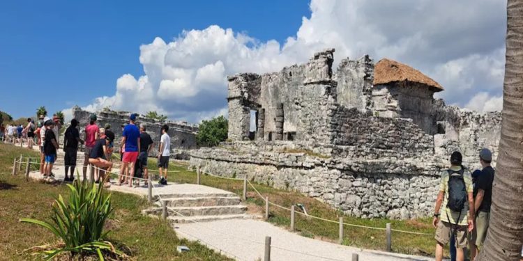 Autoridades refuerzan operativos en Zona Arqueológica de Tulum tras cobros indebidos a Turistas