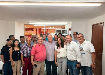 Rafa Marín en reencuentro con amigos empresarios de la Central de Abastos en un diálogo sobre el presente económico de Quintana Roo