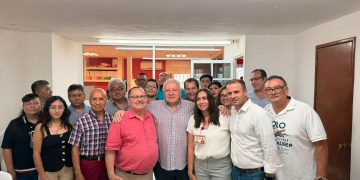 Rafa Marín en reencuentro con amigos empresarios de la Central de Abastos en un diálogo sobre el presente económico de Quintana Roo