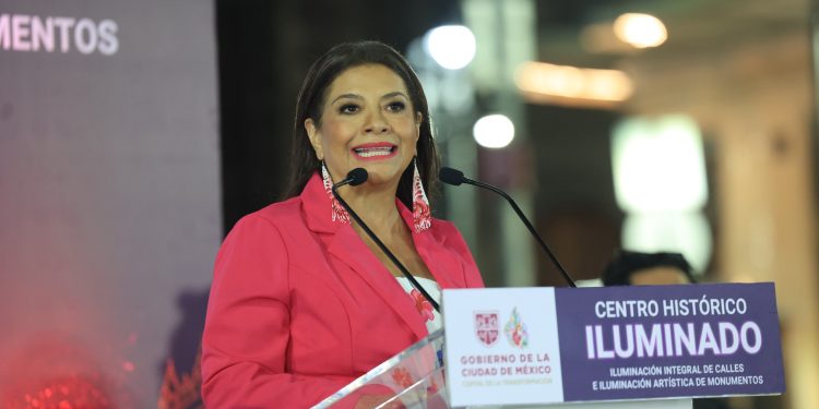 Entrega Clara Brugada, Centro Histórico totalmente iluminado, una estrategia que busca impulsar el crecimiento económico y reivindicar la riqueza cultural