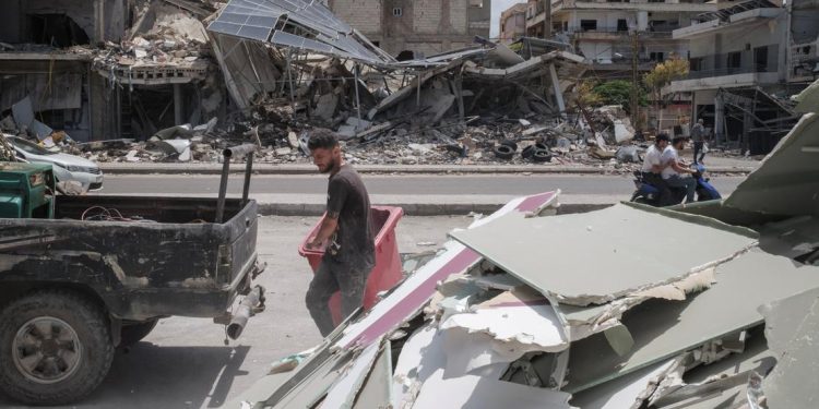 Nueva ola de bombardeos israelíes deja al menos 13 muertos en el sur del Líbano