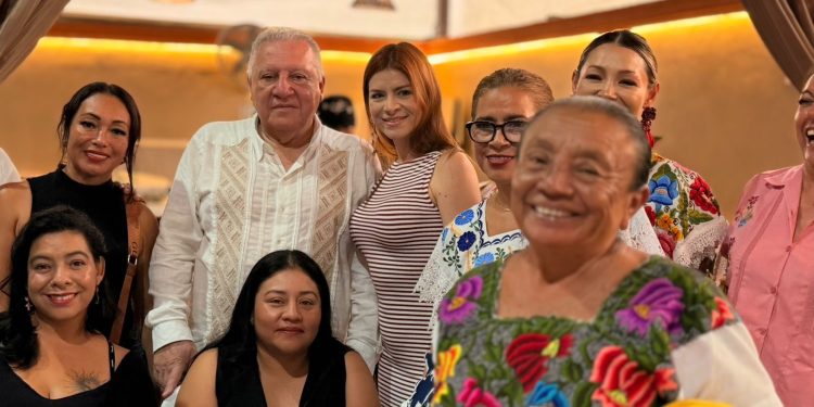 Puerto Morelos arropa a Rafael Marín con reconocimiento ciudadano y mensajes de unidad