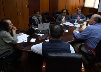 Pemex dialoga con familias sobre posible reubicación de escuelas en Paraíso