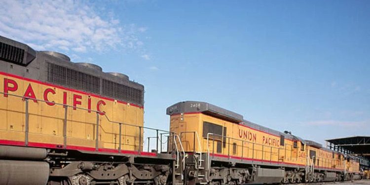 Hallan varios cuerpos dentro de un tren de carga en Texas