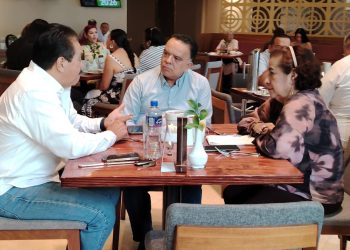 Marcos Rosendo Medina niega acercamiento político con el PVEM tras reunión con Evaristo Hernández