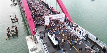 Se cae el circo, como noche de copas llegó la cruda realidad, millones gastados y desviados por la inauguración del puente Nichupté, dos días de show y palabrería vacía, el puente está cerrado confirma (SICT)