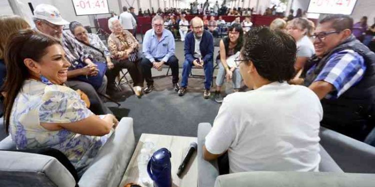 En Audiencia Ciudadana, reconoce Clara Brugada a trabajadores de la construcción, y encabeza atención a más de 4 mil personas