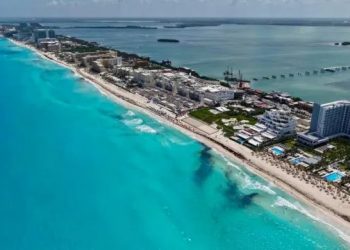 Cancún mantiene playas limpias y con baja presencia de sargazo