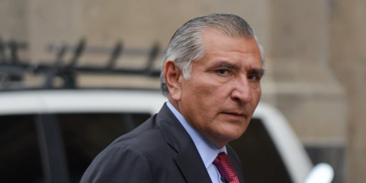 EUA investigaría al senador Adán Augusto López por presuntos nexos con el «Huachicol Fiscal» y el crimen organizado.