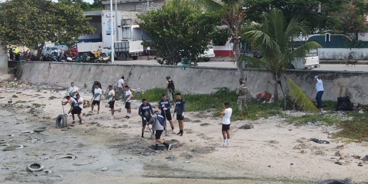 Realizan jornada de limpieza en el Malecón Costero de Campeche