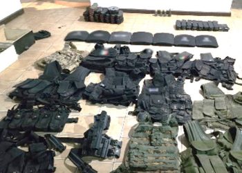 Capturan a cinco personas en Centro con armas, drogas y equipo táctico