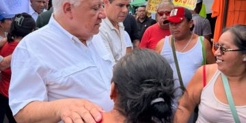 Rafael Marín vuelve a encontrarse con amigos en el Tianguis de la Región 100