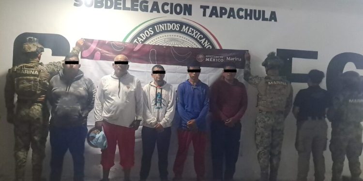 Marina asegura más de tonelada y media de droga frente a costas de Chiapas; hay cinco detenidos