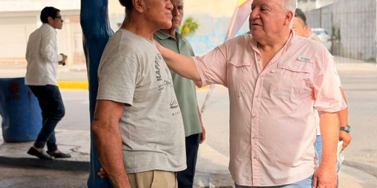 Rafa Marín comparte recuerdos y reflexiones con vecinos de Playa del Carmen