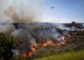Incendio forestal obliga a evacuar a miles en el sur de California