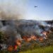 Incendio forestal obliga a evacuar a miles en el sur de California
