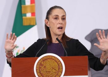 Sheinbaum asegura que Rocha Moya permanece en Sinaloa