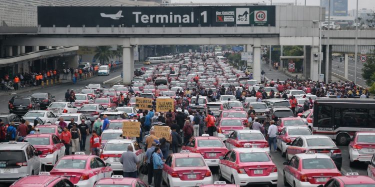 AICM anuncia ajustes en taxis concesionados ante posibles protestas