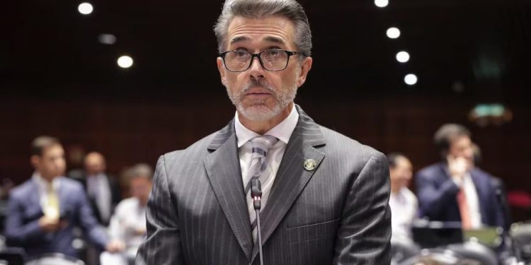 Sergio Mayer deja Morena tras meses de polémicas y tensiones internas