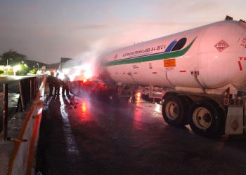 Controlan incendio en pipa de gas en Seybaplaya