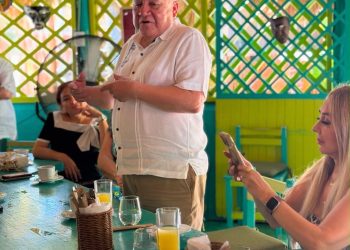 Rafael Marín conmemora el Día de la Libertad de Expresión junto a periodistas en Quintana Roo