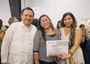 Gobierno de Yucatán entrega más de 10 mdp en estímulos por antigüedad a servidores públicos