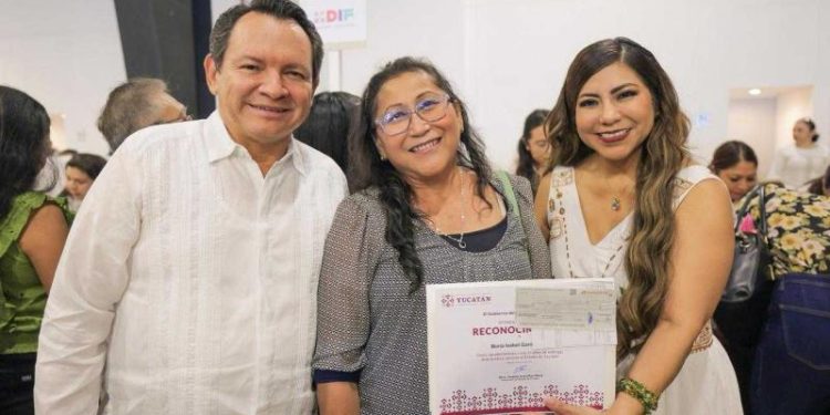 Gobierno de Yucatán entrega más de 10 mdp en estímulos por antigüedad a servidores públicos