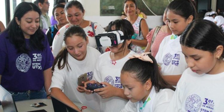 UTM acerca la ciencia y la tecnología a 90 niñas de Yucatán con encuentro STEM