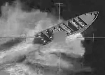 Escalada militar en el Pacífico: Fuerza armada de EE. UU. destruye otra embarcación y abate a dos tripulantes