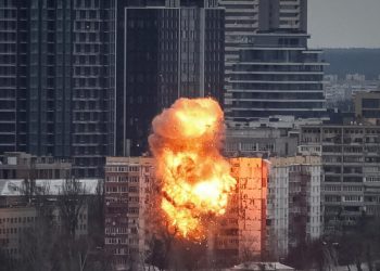 Ofensiva sobre el Kremlin: Ucrania asina histórico ataque con más de 990 drones contra infraestructura petrolera en Moscú