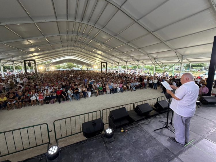 Con máximo júbilo reciben a Rafa Marín en Cancún durante una celebración que reunió a familias por el Día del Padre