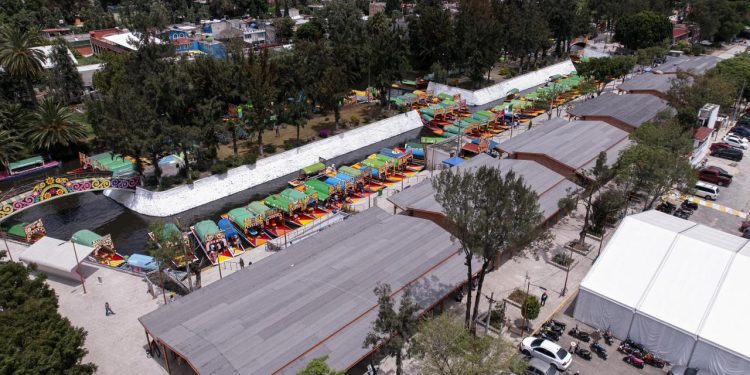 Con una inversión de 84 mdp, Clara Brugada renueva embarcaderos en Xochimilco para fortalecer el turismo sustentable
