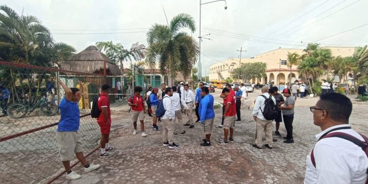 Taxistas de Mahahual amagan con protestas por «fraude» en la entrega de concesiones