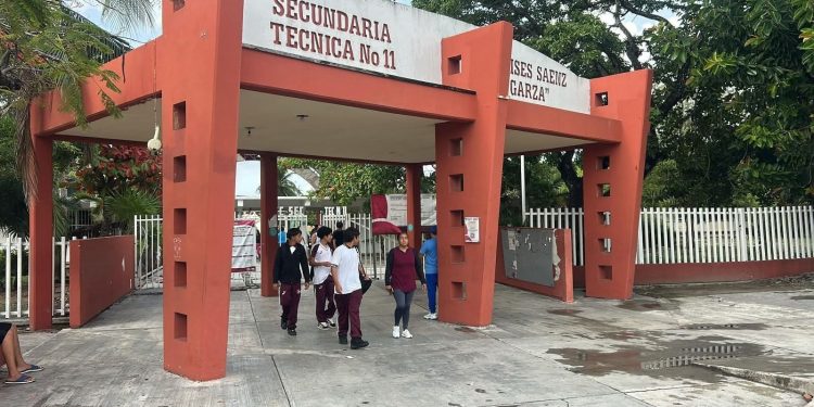 Falsa alarma en Cancún: Detonación de pirotecnia activa protocolos de seguridad en la Secundaria Técnica 11