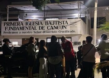 Terror en pleno culto: Comando armado asalta a feligreses y roba vehículo en iglesia de la SM 29 de Cancún