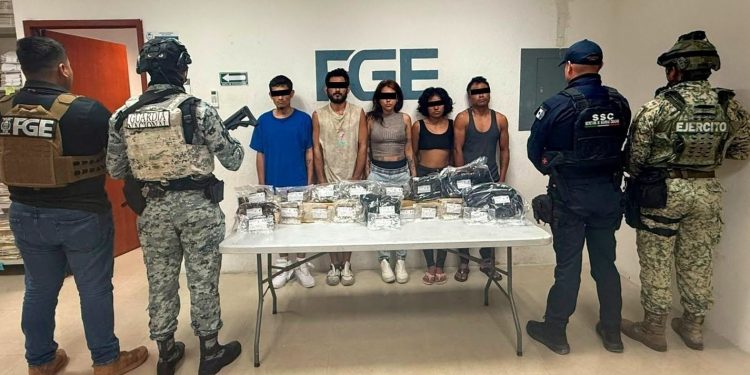 Golpe al narcomenudeo: Vinculan a proceso a cinco sujetos tras operativo de cateo en la colonia Zazil-há de Playa del Carmen