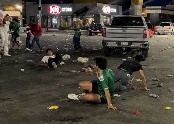 Tragedia en los festejos: Chofer ebrio embiste a aficionados tras victoria de México en Chihuahua; hay cuatro heridos