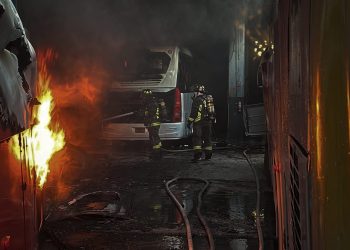 Autoridades investigan conato de incendio en encierro de autobuses Del Valle en la SM 72 de Cancún