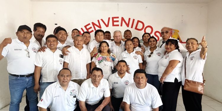 Tihosuco recibe a Rafa Marín en un encuentro con autoridades tradicionales